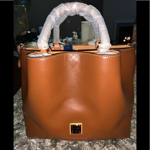*SOLD* NWT Dooney & Bourke Large Barlow
